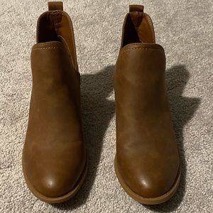 Universal Thread booties